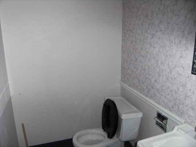 More Photos Of 123 N Alpine Rd, Rockford Freestanding For Sale