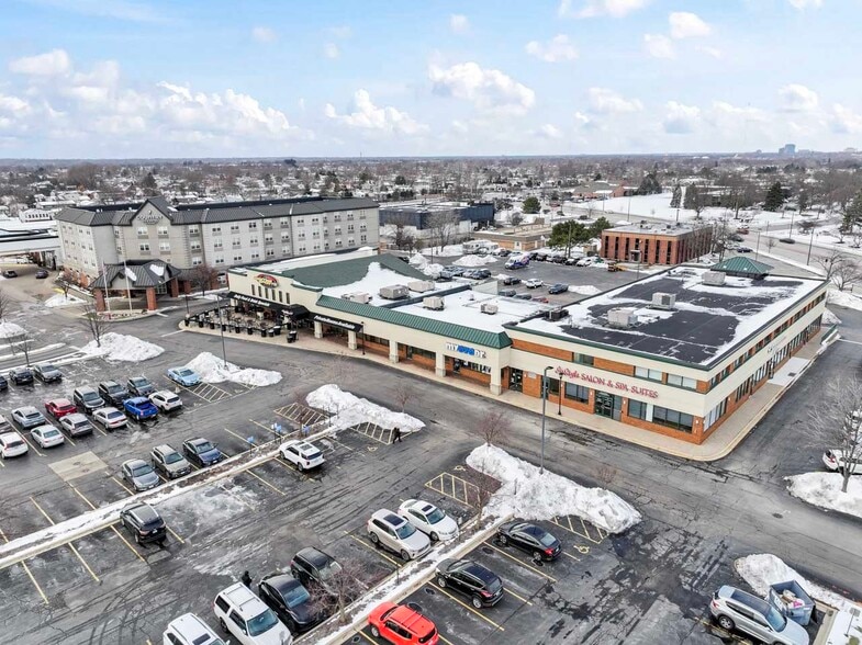 More Photos Of 1116 W Devon Ave, Elk Grove Village Office Residential For Lease