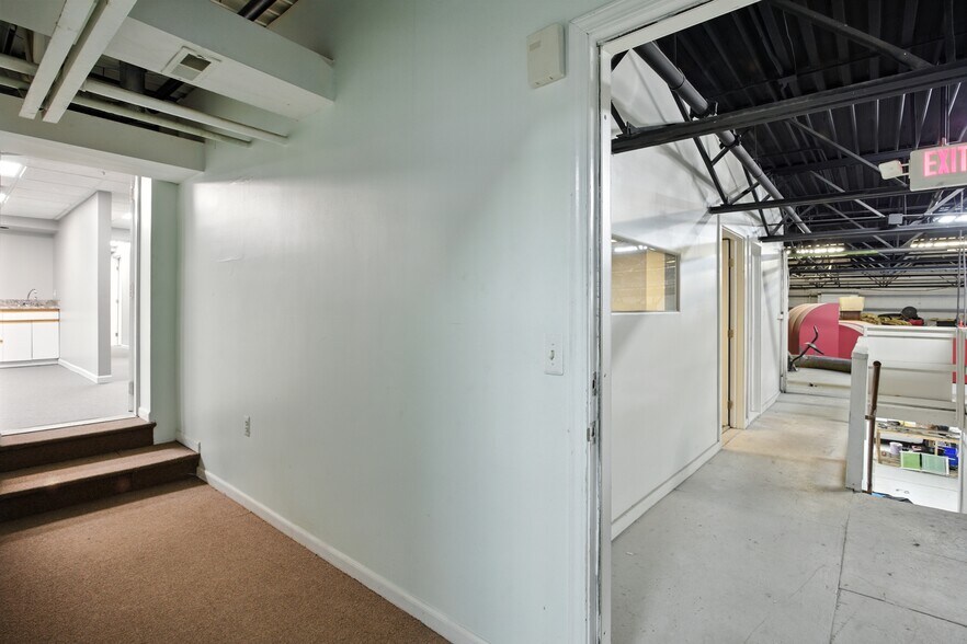 More Photos Of 4800 Joslyn Rd, Lake Orion Light Manufacturing For Sale