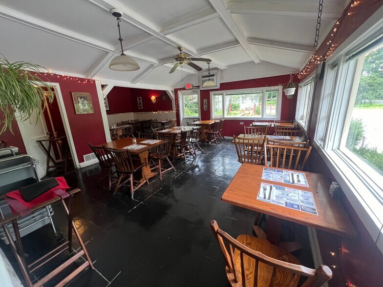 More Photos Of 1143 Main St S, Woodbury Restaurant For Sale