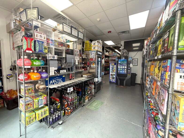 More Photos Of 1107-1109 Race St, Philadelphia Distribution For Lease