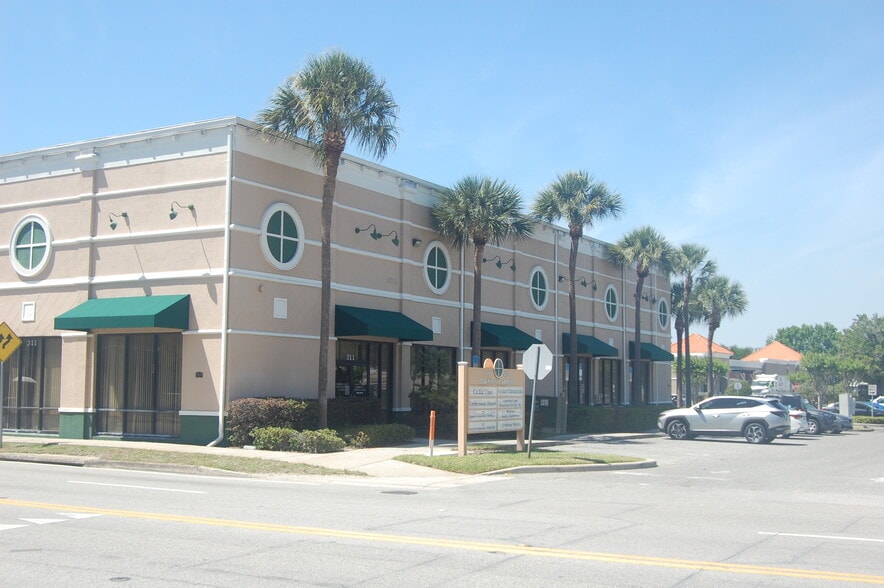 Primary Photo Of 311-335 W Oak St, Kissimmee Medical For Lease