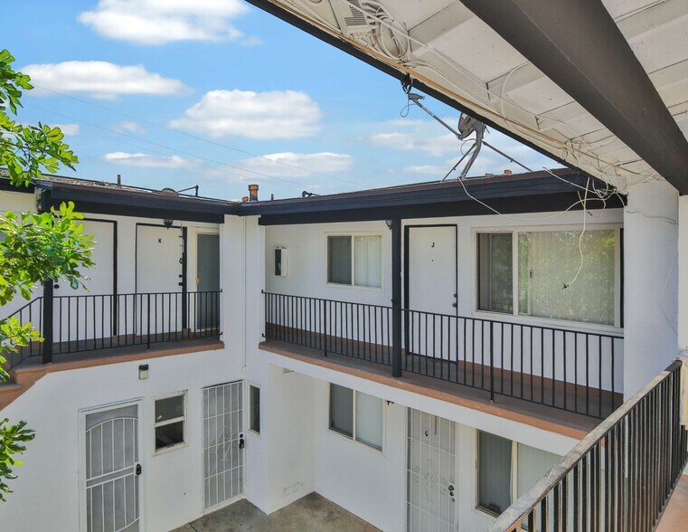 More Photos Of 1425 W Stoneridge Ct, Ontario Apartments For Sale