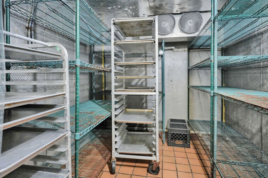 More Photos Of 211-221 Navarre Ave, Coral Gables Restaurant For Lease