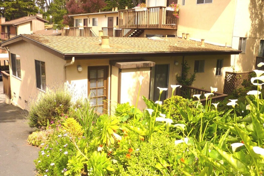 More Photos Of 800-812 Lyndon St, Monterey Apartments For Sale