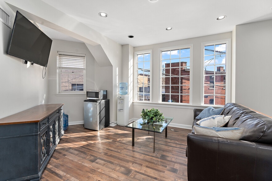 More Photos Of 438 Division St, Sewickley Office For Lease