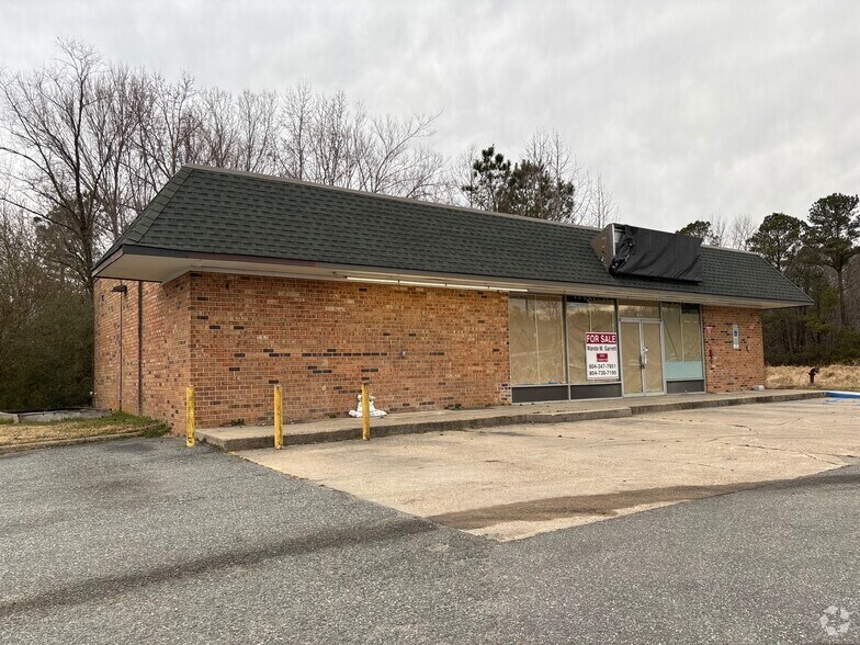 Primary Photo Of 5166 George Washington Memorial Hwy, Hayes General Retail For Sale