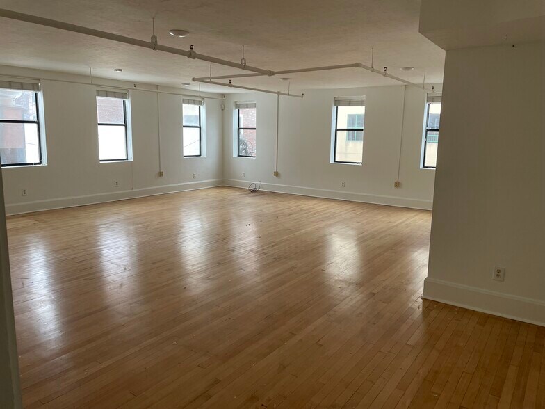 More Photos Of 19 SW 2nd St, Gainesville Office For Lease