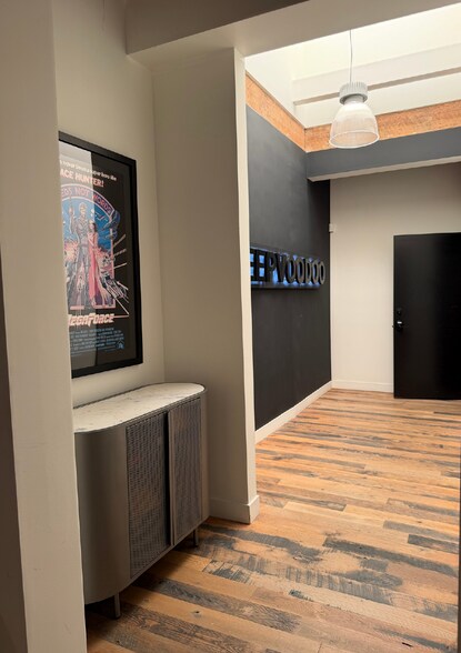 More Photos Of 58 Winward Ave, Venice Storefront Retail Office For Lease