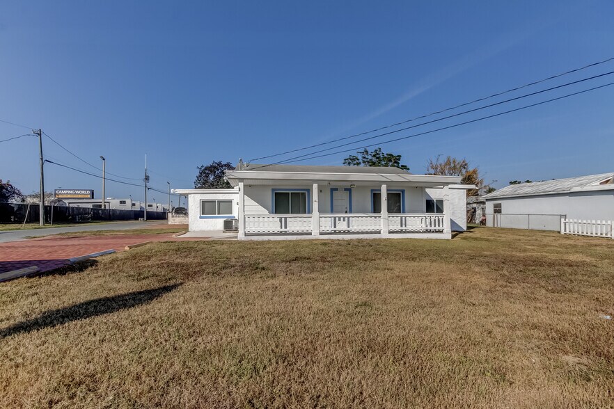 More Photos Of 4539 Mile Stretch Dr, Holiday Office For Sale