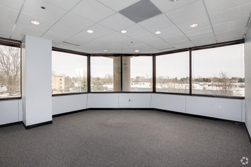 More Photos Of 1320 Old Chain Bridge Rd, McLean Office For Lease