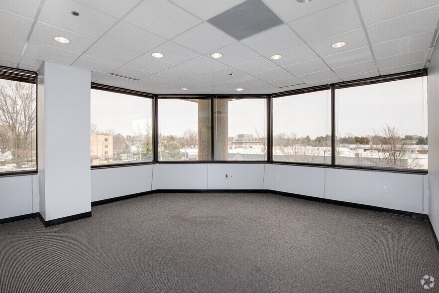 More Photos Of 1320 Old Chain Bridge Rd, McLean Office For Lease