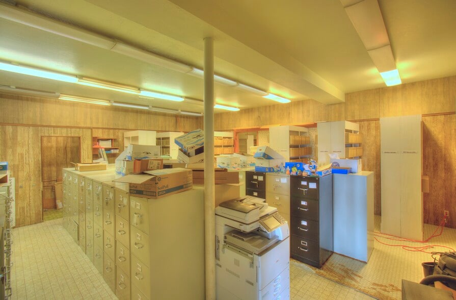 More Photos Of 29820 Ellensburg Ave, Gold Beach Office For Sale