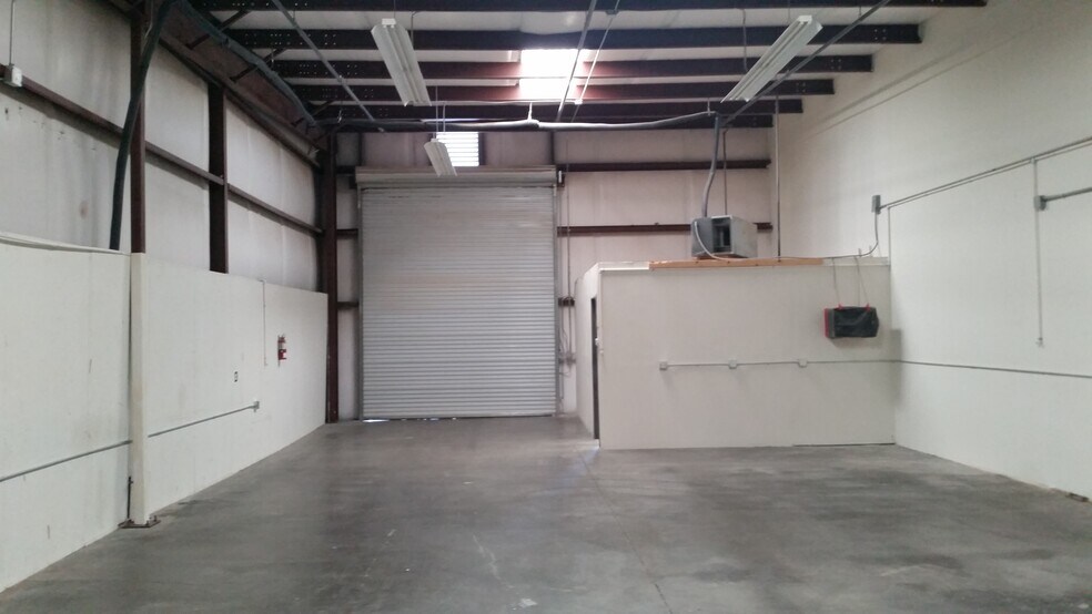 More Photos Of 2010 Holly Ave, Lake Havasu City Warehouse For Lease