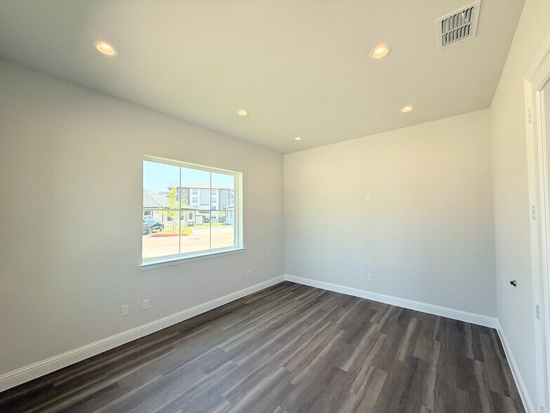 More Photos Of 6000 Alma Rd, McKinney Office For Sale