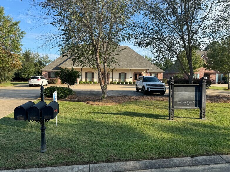 More Photos Of 300 Highland Park Cove, Ridgeland Office For Lease