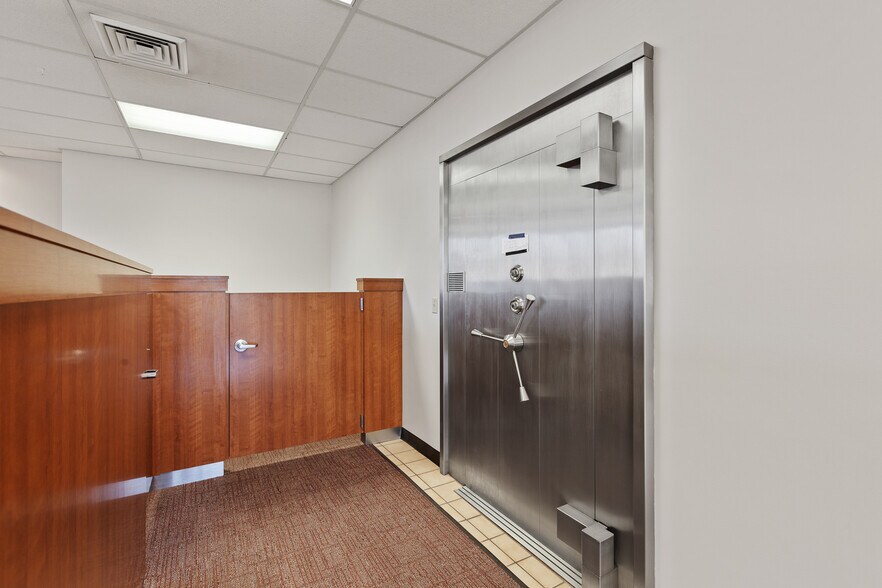 More Photos Of 5513 Highway 2, Priest River Bank For Lease