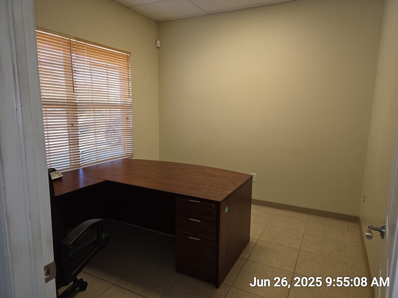 More Photos Of 2314-2326 S Parsons Ave, Seffner Office For Lease