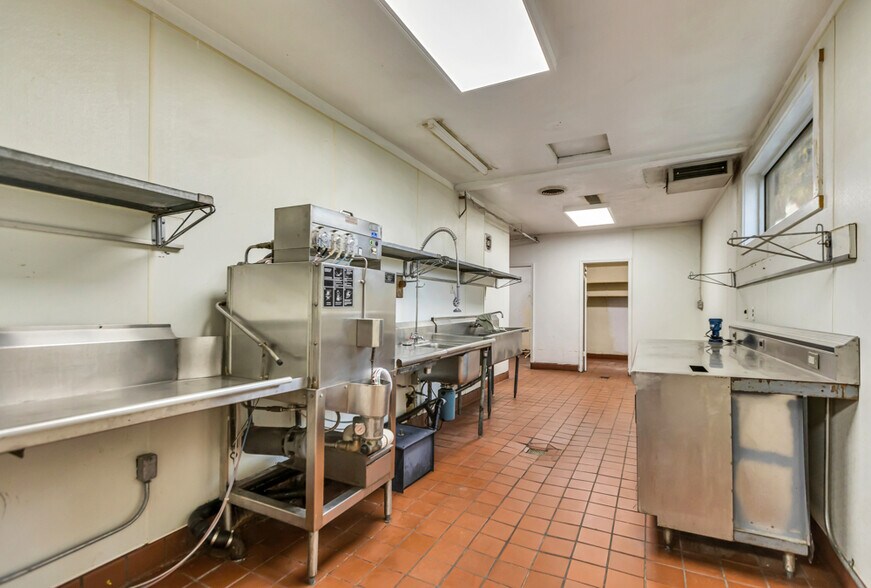More Photos Of 4217 Stockton Blvd, Sacramento Bar For Lease