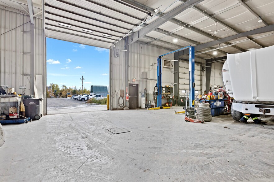More Photos Of 143 Walgreen Rd, Ottawa Warehouse For Sale