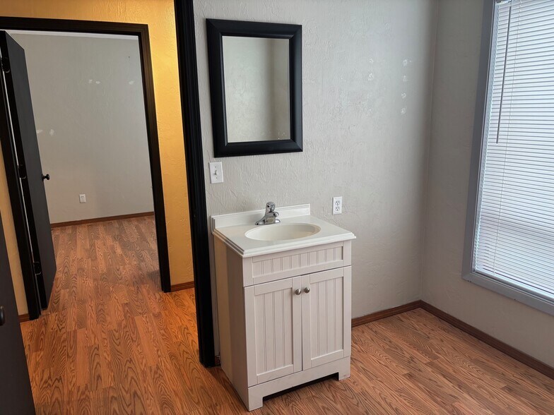 More Photos Of 1873 NW Kings Blvd, Corvallis Office For Lease