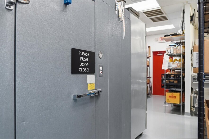 More Photos Of 309 US-6 Hwy, Oakland Fast Food For Sale