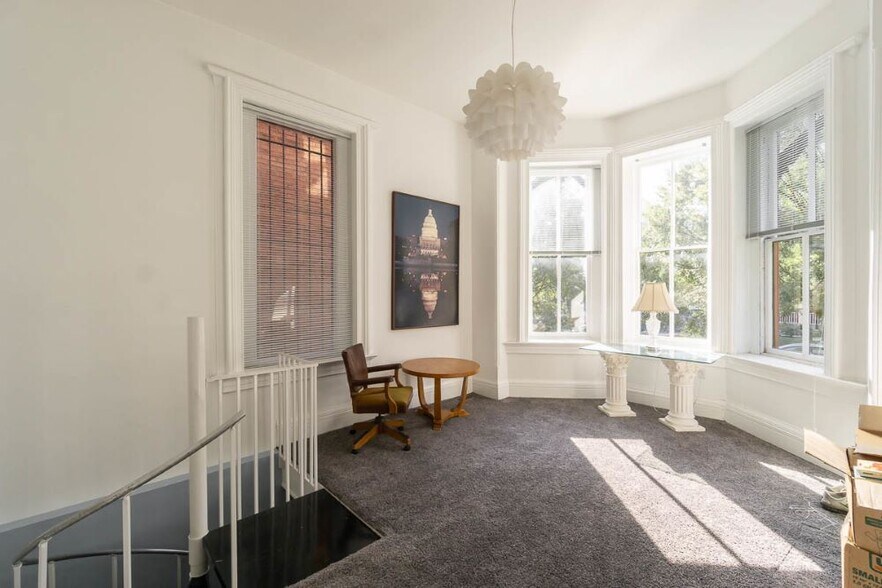 More Photos Of 421 T St NW, Washington Apartments For Sale