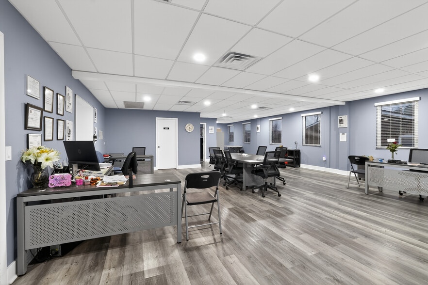 More Photos Of 1501 N Walnut St, Wilmington Office For Sale