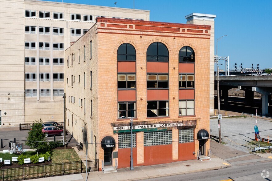 Primary Photo Of 207-209 Sandusky St, Pittsburgh Medical For Lease