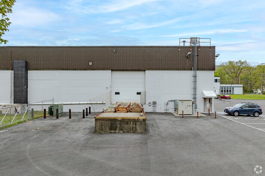 More Photos Of 2 Great Pasture Rd, Danbury Manufacturing For Lease