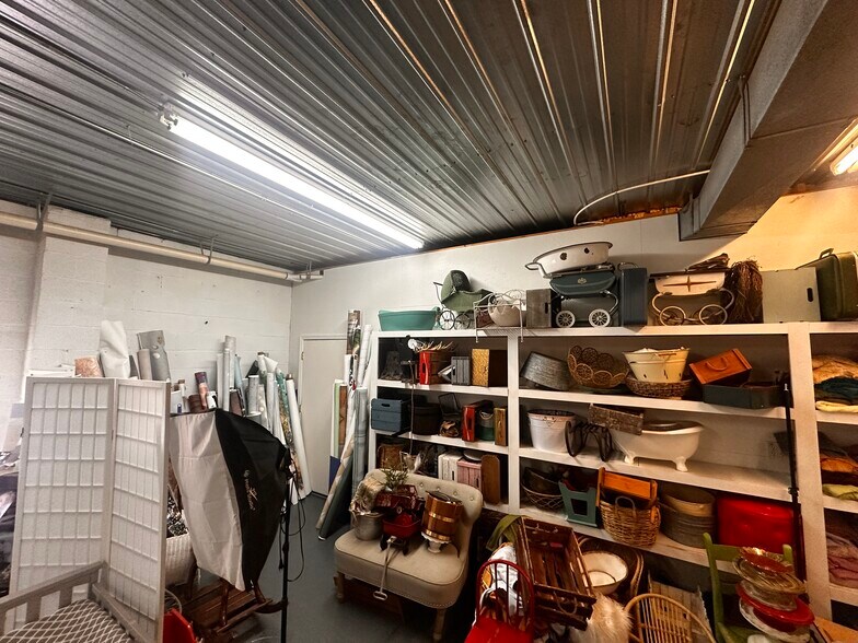 More Photos Of 522A S Main St, Broadway Flex For Sale