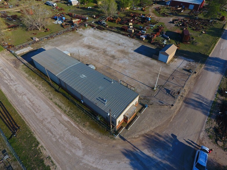 More Photos Of 320 S Taylor Rd, Watonga Warehouse For Sale