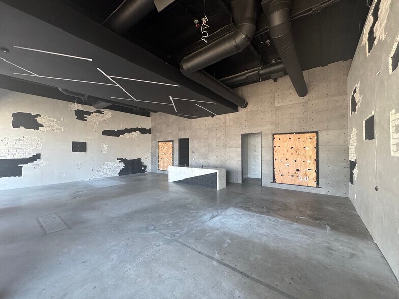 More Photos Of 130 N La Brea Ave, Los Angeles Storefront For Lease