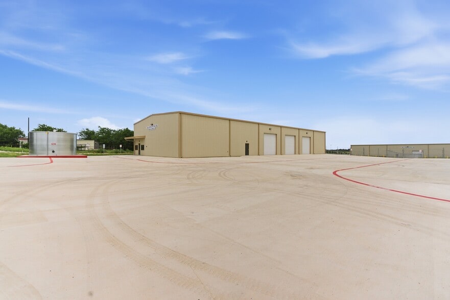 More Photos Of 764 Soechting Rd, New Braunfels Unknown For Lease