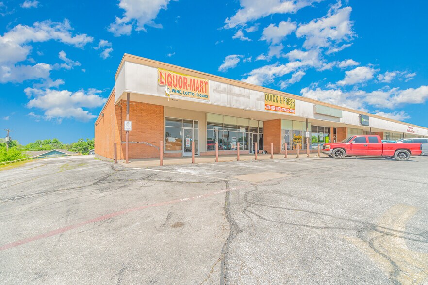 More Photos Of 5405-5425 E Lancaster Ave, Fort Worth Unknown For Lease