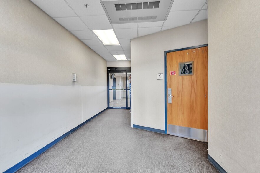 More Photos Of 1535 Gull Rd, Kalamazoo Medical For Lease