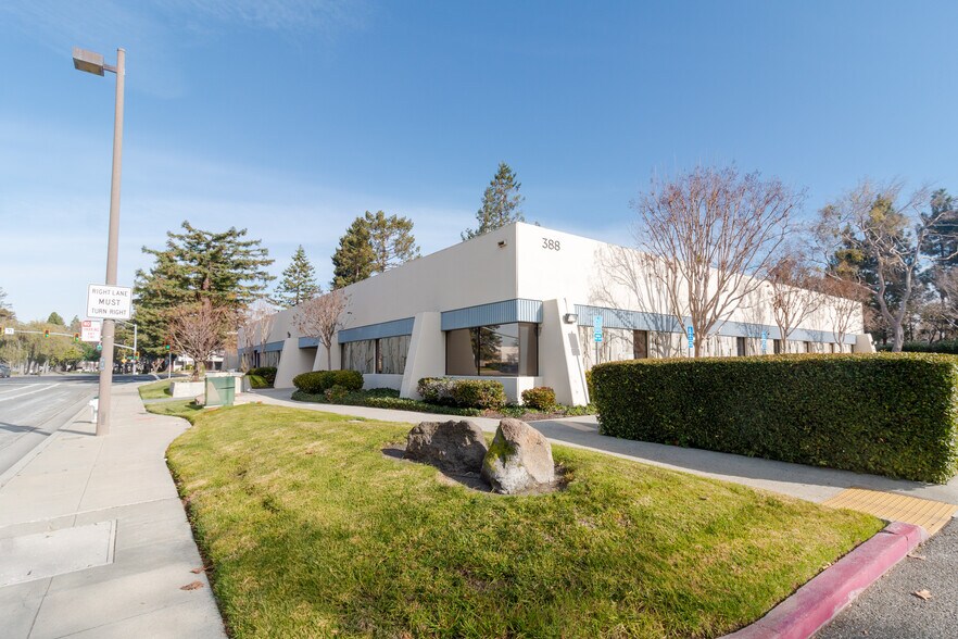 More Photos Of 388 Oakmead Pky, Sunnyvale Service For Lease