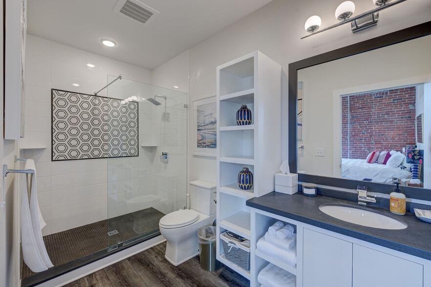 More Photos Of 505 N 2nd St, Wilmington Hotel For Sale