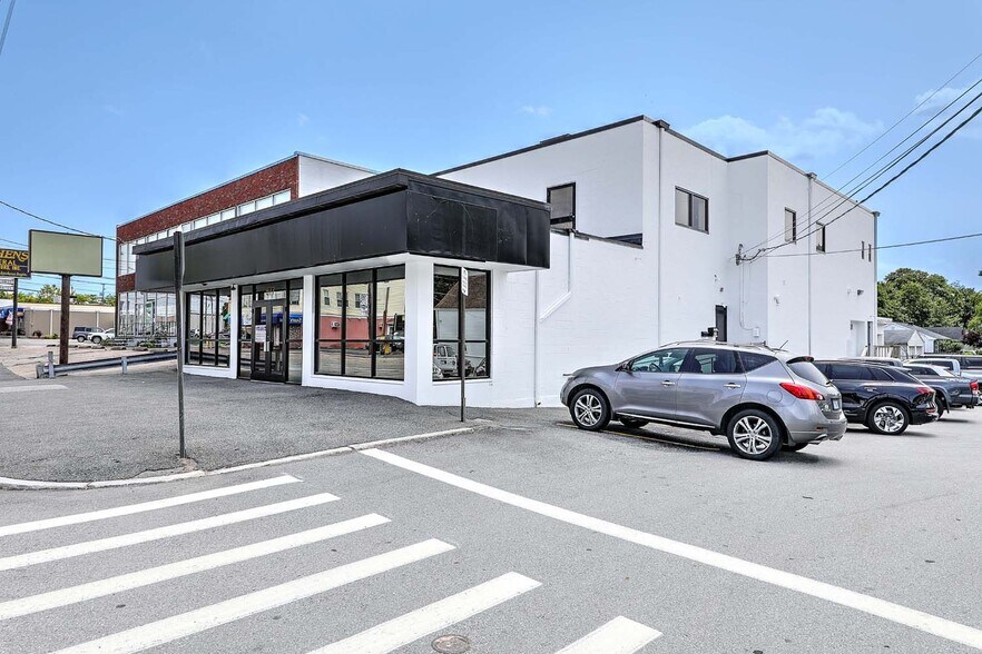More Photos Of 577 Warren Ave, East Providence Storefront Retail Office For Sale
