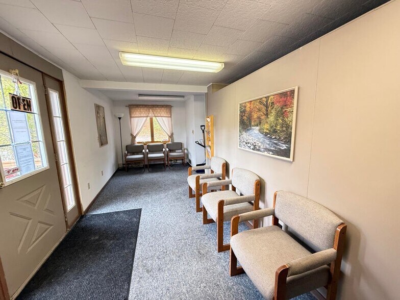 More Photos Of 1104 Ashmun St, Sault Sainte Marie Office For Sale