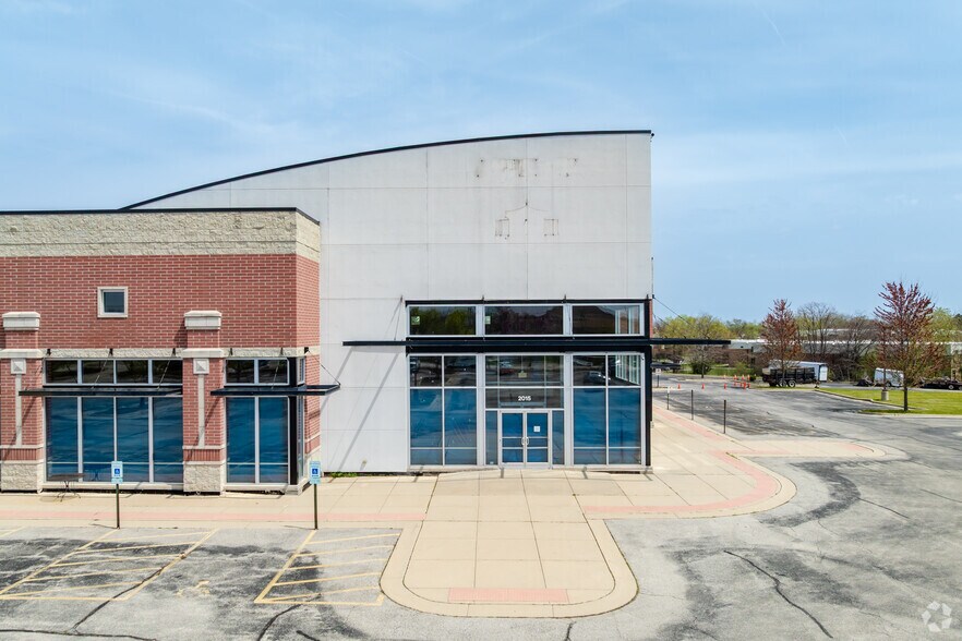 More Photos Of 2015 N Rand Rd, Palatine Auto Dealership For Sale