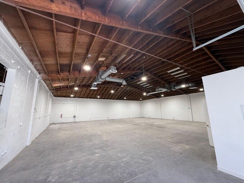 More Photos Of 3601-3605 E 8th St, Los Angeles Distribution For Lease