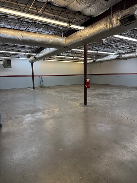 More Photos Of 8555 Yermoland Dr, El Paso Manufacturing For Sale