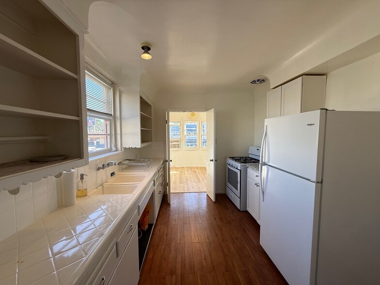 More Photos Of 4343 Laurel Canyon Blvd, Studio City Office For Lease