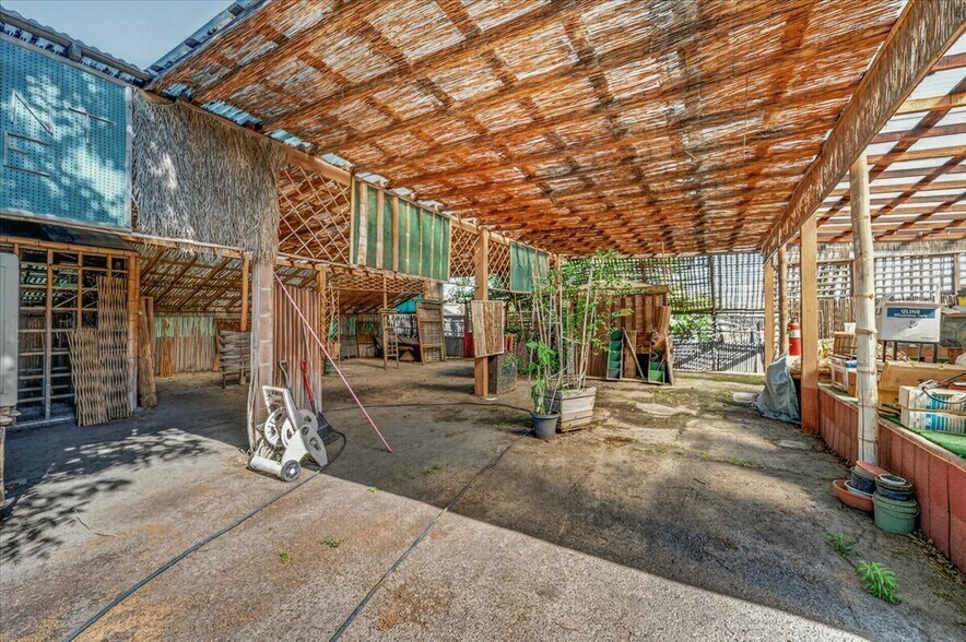 More Photos Of 708 N Pleasant Ave, Fresno Warehouse For Sale