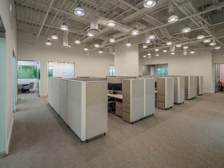More Photos Of 10721 Research Blvd, Austin Storefront Retail Office For Lease