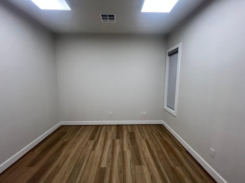 More Photos Of 16702 House Hahl Rd, Cypress Medical For Lease