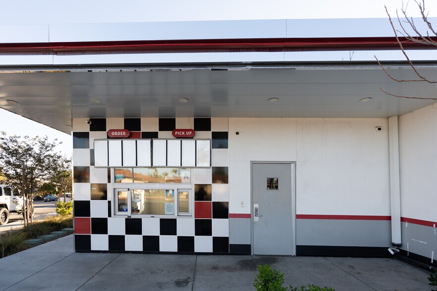 More Photos Of 7393 El Cajon Blvd, La Mesa Fast Food For Sale