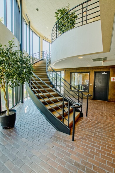 More Photos Of 141 NW Greenwood Ave, Bend Loft Creative Space For Lease