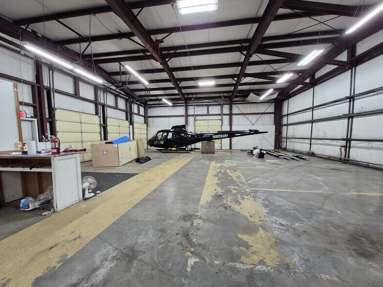 More Photos Of 15426 Airport Dr, Burlington Airplane Hangar For Lease